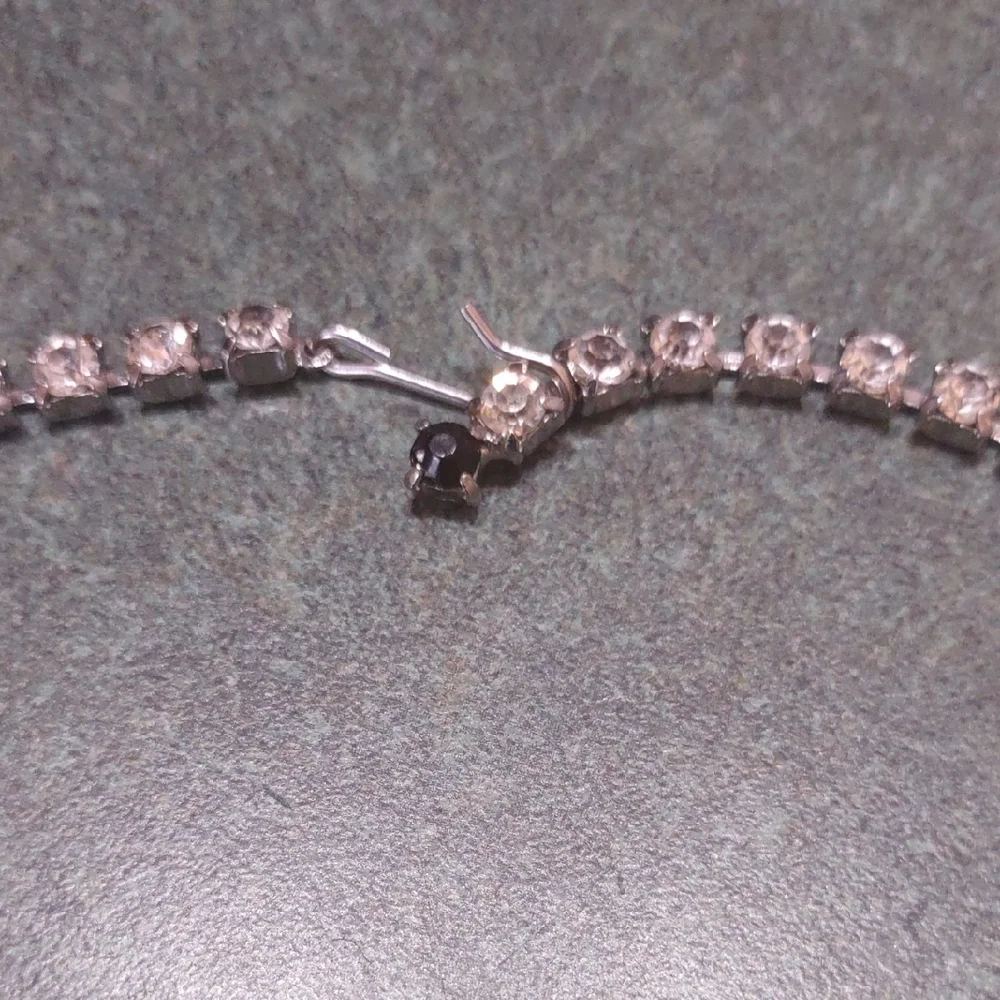 Elegant Black and Silver Necklace - Picture 3 of 5